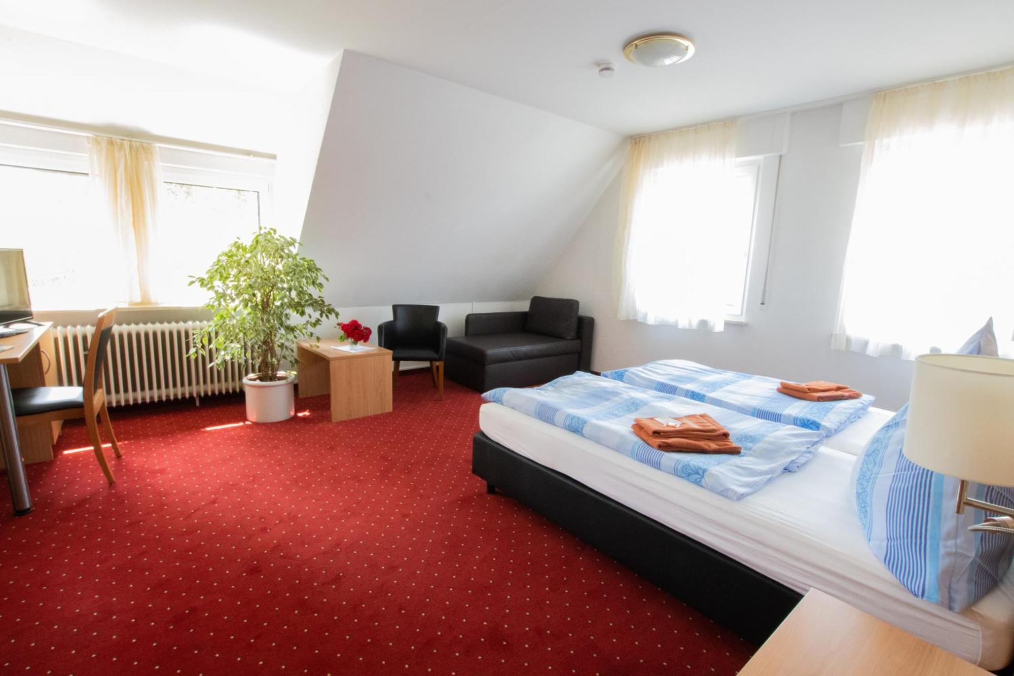 Pension Krone Schwäbisch Gmünd エクステリア 写真